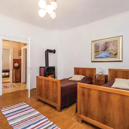 5 Bedroom Lovely In Gorski Kotar Casa de Férias *