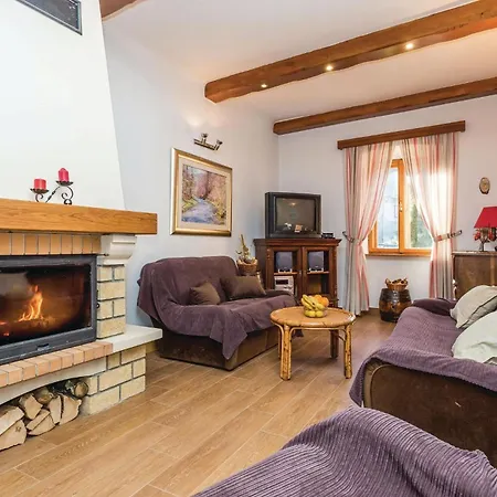 5 Bedroom Lovely In Gorski Kotar Casa de Férias Brod na Kupi