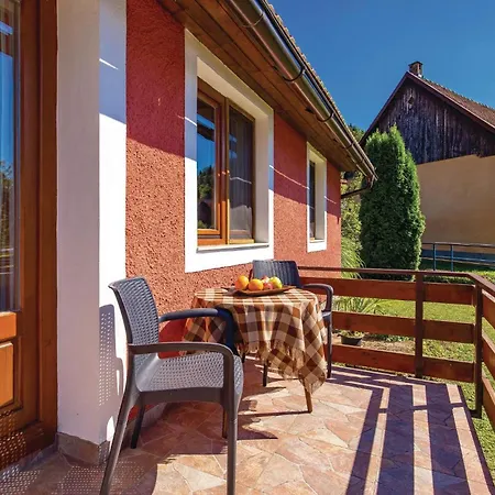 5 Bedroom Lovely In Gorski Kotar Casa de Férias