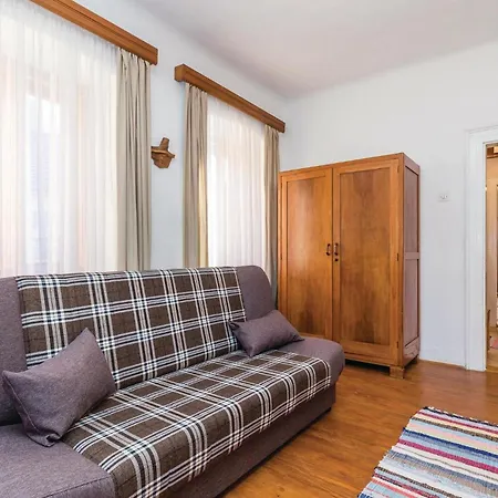 5 Bedroom Lovely In Gorski Kotar Casa de Férias Brod na Kupi